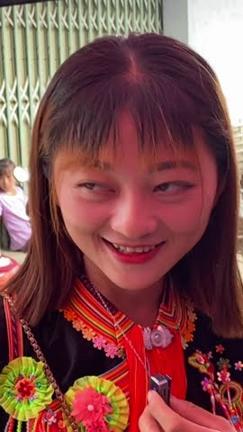 Cô gái Dao xinh đẹp như Tây sống giáp biên giới Trung Quốc